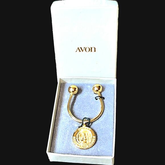 Vintage AVON Collectible 1984 Tribute President Club Goldtone Keyring - Picture 1 of 6